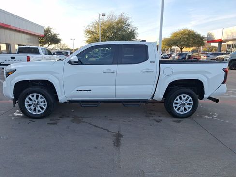 Used 2024 Toyota Tacoma SR5 image 3