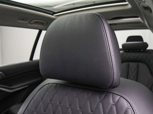 Used 2023 BMW X7 xDrive40i w/ Dynamic Handling Package image 56