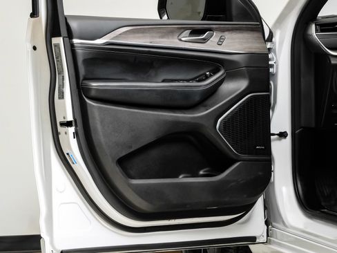 Used 2023 Jeep Grand Cherokee L Overland image 48