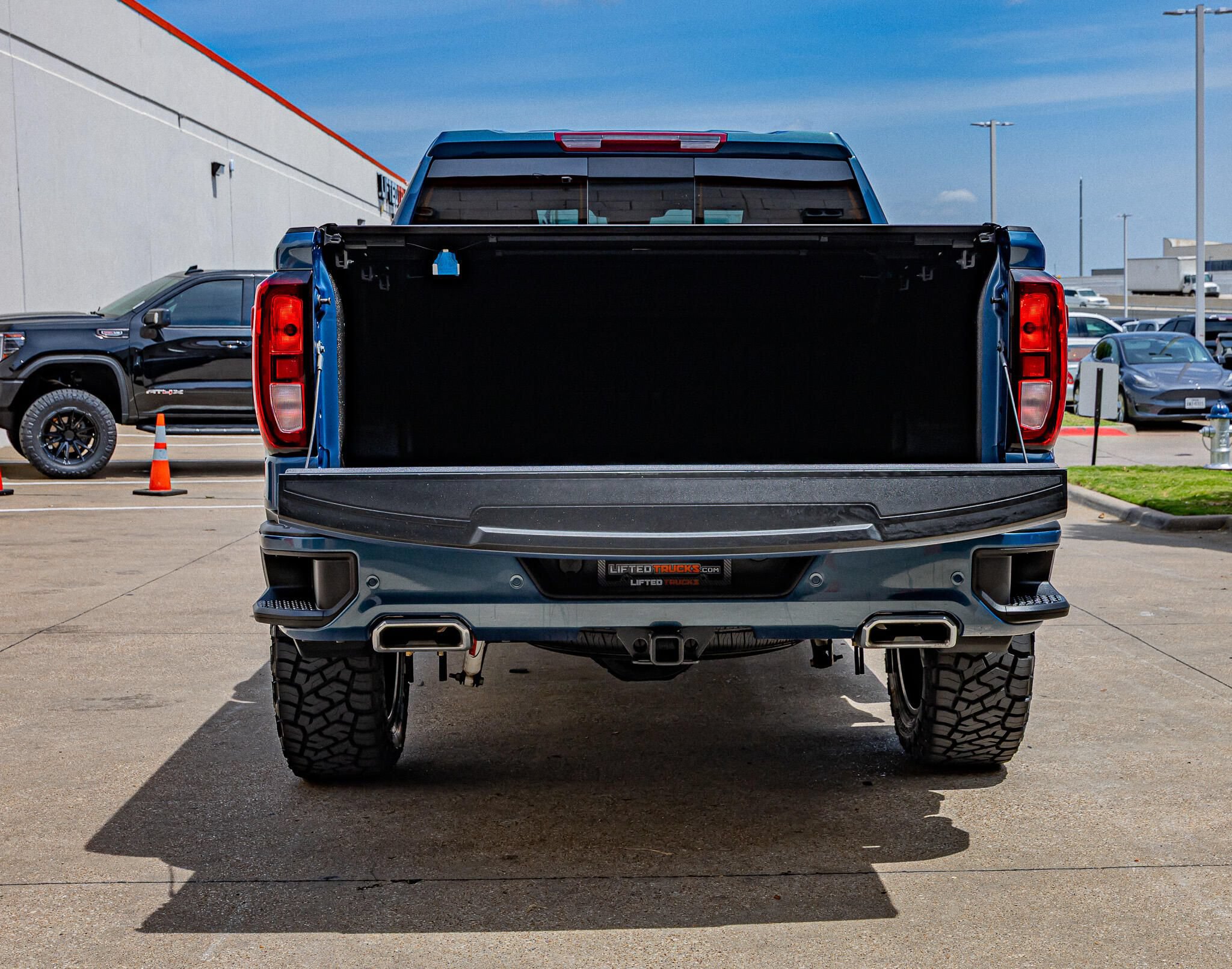 Used 2026 GMC Sierra 1500 Elevation w/ Elevation Premium Package AWD/4WD image 9