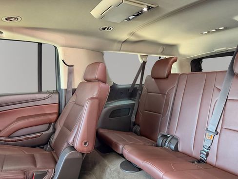 Used 2015 Chevrolet Suburban LTZ RWD image 23