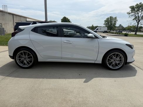 Used 2019 Hyundai Veloster 2.0 FWD image 8