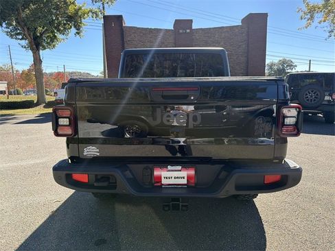 Used 2024 Jeep Gladiator Sport image 6