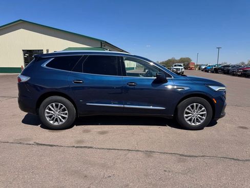 Used 2023 Buick Enclave Essence AWD/4WD image 29