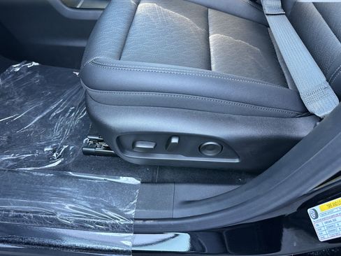 New 2026 Chevrolet Equinox LT w/ Convenience Package II image 9