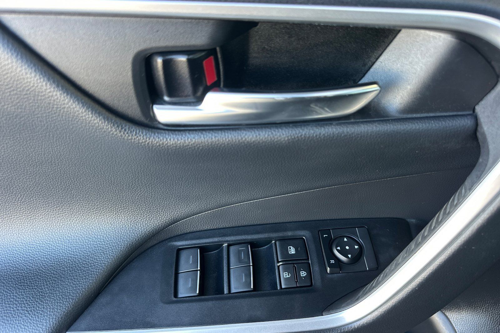 Certified 2024 Toyota RAV4 XSE AWD/4WD image 10