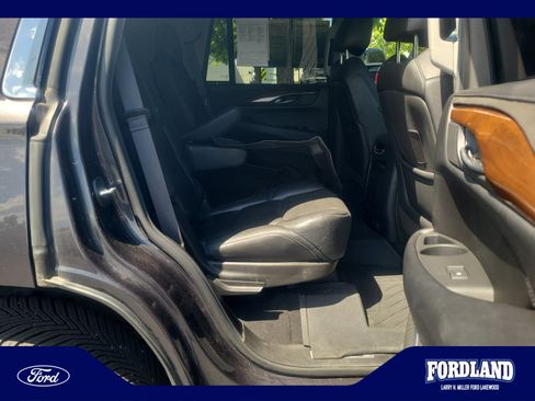 Used 2017 Cadillac Escalade Premium Luxury AWD/4WD image 18