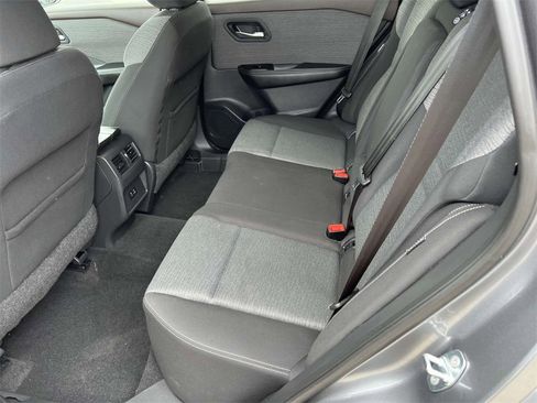 Used 2022 Nissan Rogue SV image 11