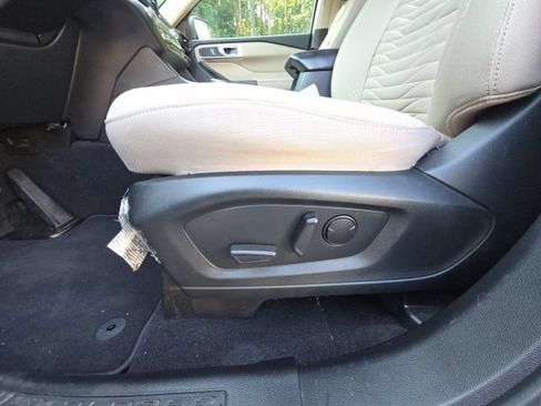 Used 2020 Ford Explorer XLT RWD image 25