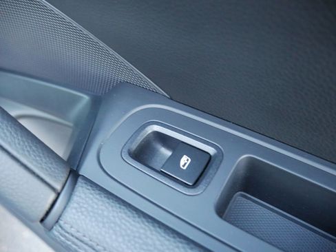 Used 2024 Porsche Cayenne image 30