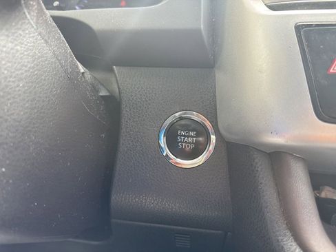 Used 2018 Toyota Highlander XLE AWD/4WD image 20