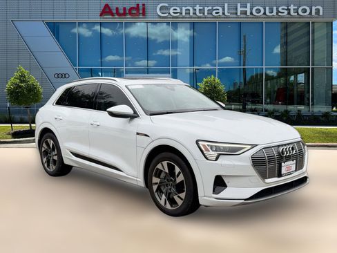 Used 2022 Audi e-tron Premium w/ Interior Protection Package image 7
