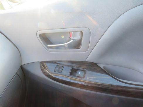 Used 2018 Toyota Sienna Limited Premium image 23