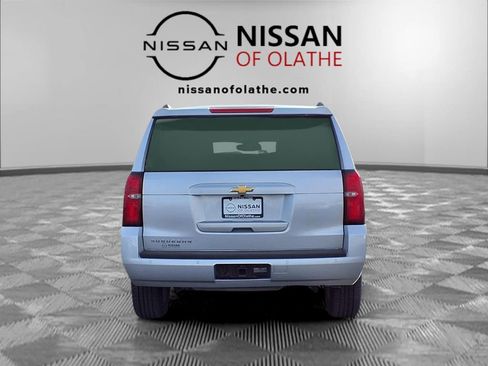 Used 2018 Chevrolet Suburban LT image 28