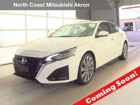 Used 2023 Nissan Altima 2.5 SL image 1