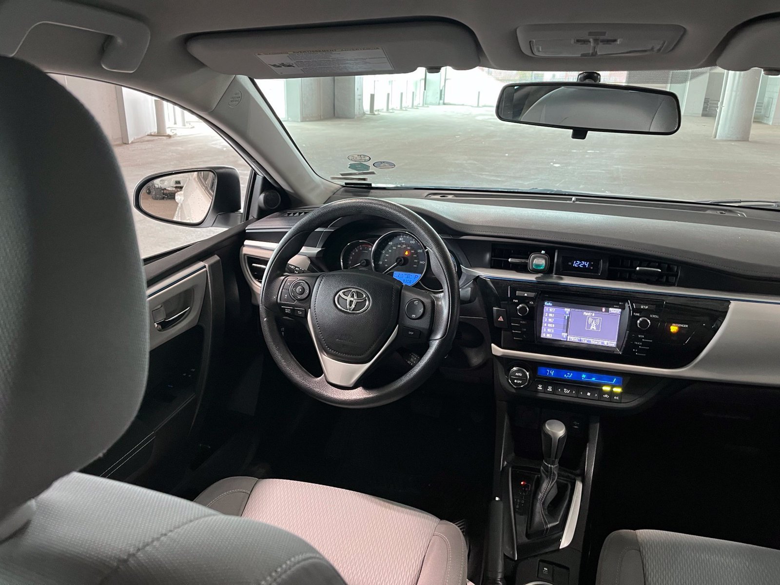 Used 2016 Toyota Corolla LE FWD image 27