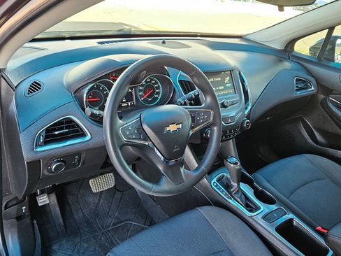 Used 2018 Chevrolet Cruze LT w/ Convenience Package image 10