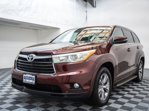 Used 2015 Toyota Highlander XLE FWD image 3