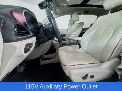 Used 2019 Chrysler Pacifica Limited w/ Tire & Wheel Group image 28
