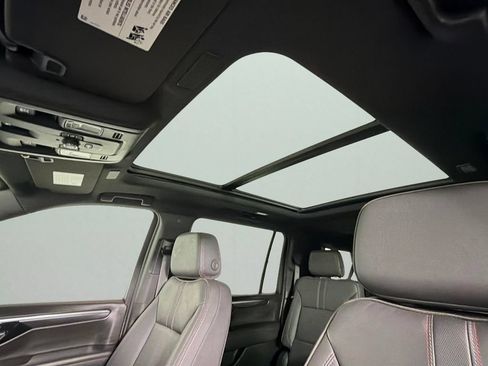 Used 2025 Chevrolet Suburban RST w/ Comfort Package RWD image 26