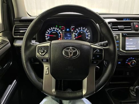 Certified 2019 Toyota 4Runner SR5 AWD/4WD image 19