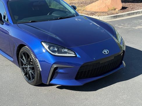 Used 2023 Toyota GR86 w/ ALL Weather Mat Package (TMS) RWD image 3