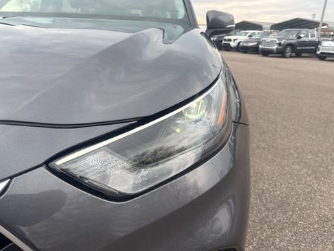 Used 2023 Toyota Highlander XLE image 9