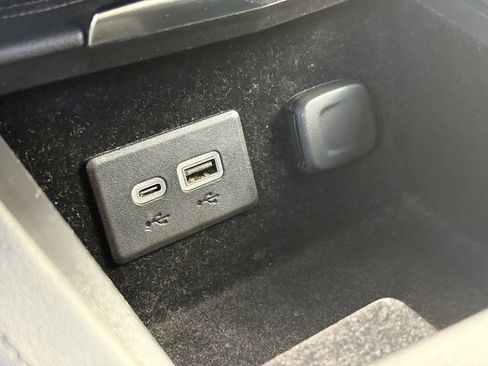 Used 2024 Cadillac XT4 Premium Luxury image 23