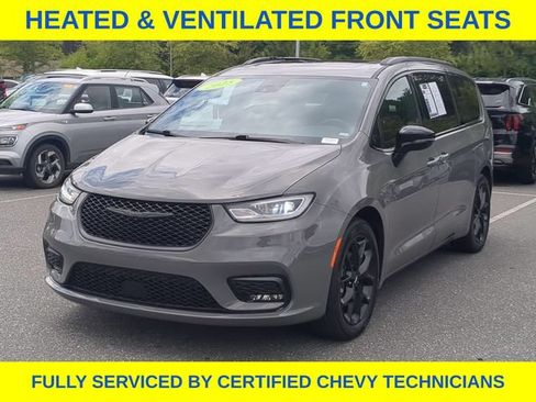 Used 2025 Chrysler Pacifica Limited FWD image 12