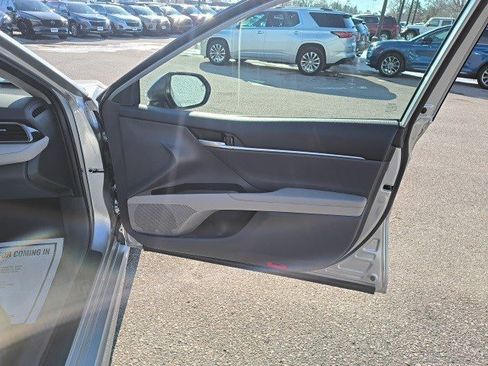 Used 2023 Toyota Camry SE image 17