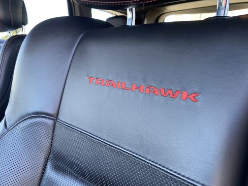 Used 2018 Jeep Grand Cherokee Trailhawk w/ Trailhawk Luxury Group AWD/4WD image 16