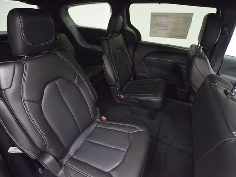 New 2026 Chrysler Voyager LX FWD image 18
