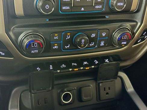Used 2018 GMC Sierra 1500 Denali w/ Denali Ultimate Package AWD/4WD image 18