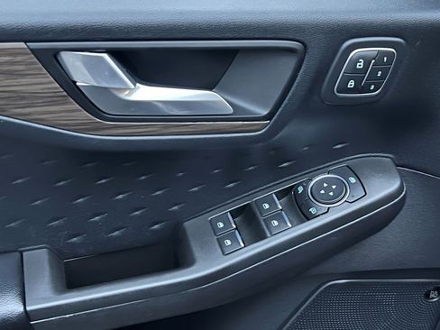 Used 2020 Ford Escape Titanium image 18