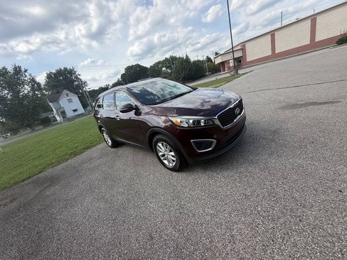 Used 2017 Kia Sorento FWD image 5