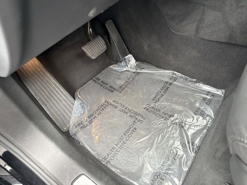 Certified 2025 Volvo XC60 B5 Plus image 17