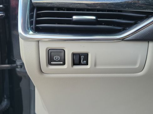 Used 2023 Cadillac XT4 Premium Luxury FWD image 22