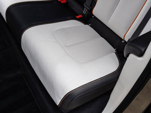 Used 2024 Rolls-Royce Cullinan image 43