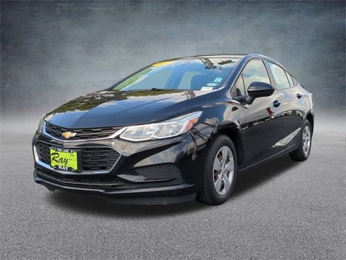 Certified 2018 Chevrolet Cruze LS image 5