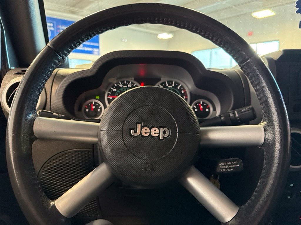 Used 2010 Jeep Wrangler Unlimited Sahara AWD/4WD image 8