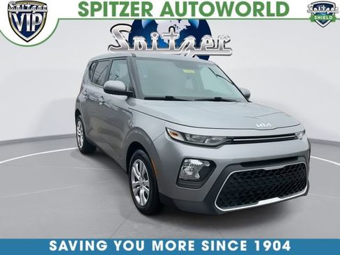 Certified 2022 Kia Soul LX w/ Technology Package image 2