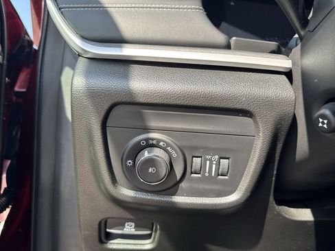 Used 2023 Jeep Grand Cherokee L Limited w/ Luxury Tech Group II image 18