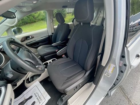 Used 2023 Chrysler Voyager LX FWD image 19