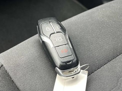 Used 2017 Ford Mustang Coupe RWD image 28