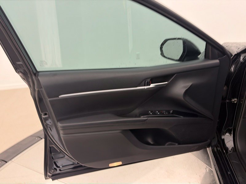 Used 2018 Toyota Camry SE w/ Moonroof Package FWD image 18