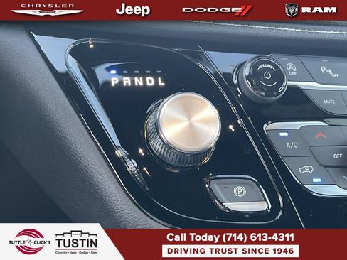 New 2026 Chrysler Pacifica Select FWD image 19