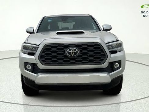 Used 2022 Toyota Tacoma TRD Sport w/ Technology Package AWD/4WD image 2