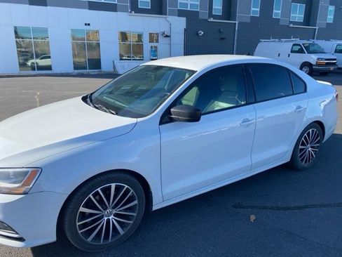 Used 2015 Volkswagen Jetta Sport image 1