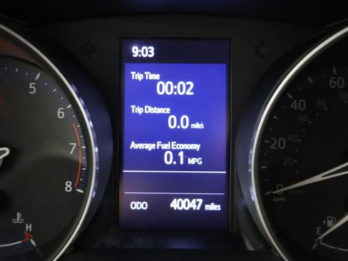 Used 2021 Toyota C-HR XLE image 10