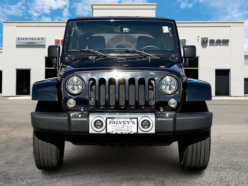 Used 2015 Jeep Wrangler Unlimited Sahara image 3